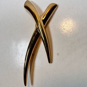 Vintage large Trifari TM gold tone brooch